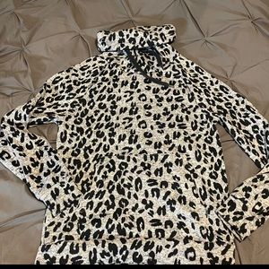 Derek Heart Long sleeve sweater sweatshirt shirt